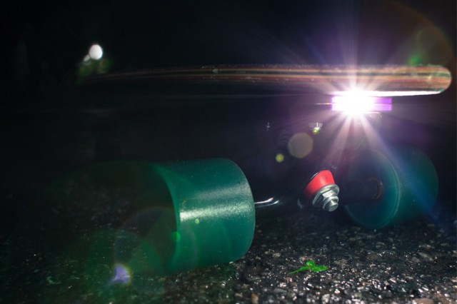 Skate Ray Is a Headlight for Your Skateboard Skate Ray Is a Headlight for Your Skateboard