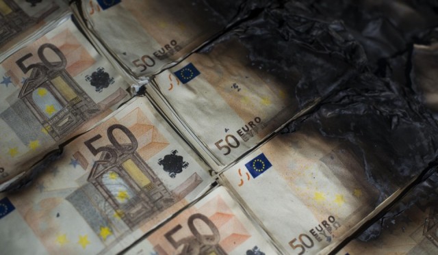 50 Euro Notes Get Scorched to Make This Table 50 Euro Notes Get Scorched to Make This Table