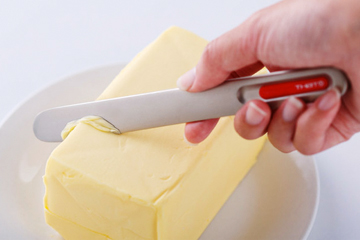 This Butter Knife Heats Using Your Body Heat This Butter Knife Heats Using Your Body Heat