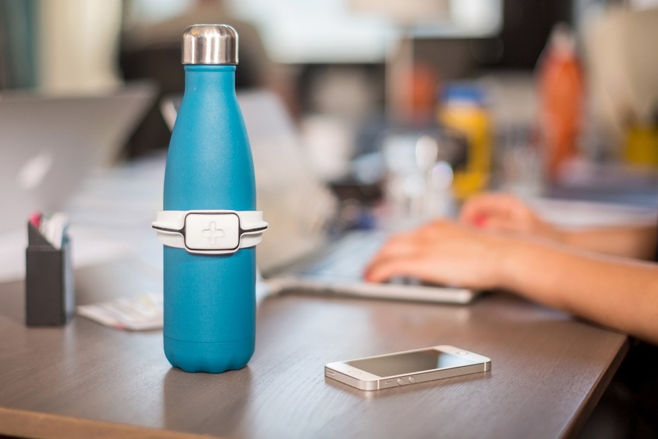 This Water Bottle Sensor Helps You Stay Hydrated This Water Bottle Sensor Helps You Stay Hydrated